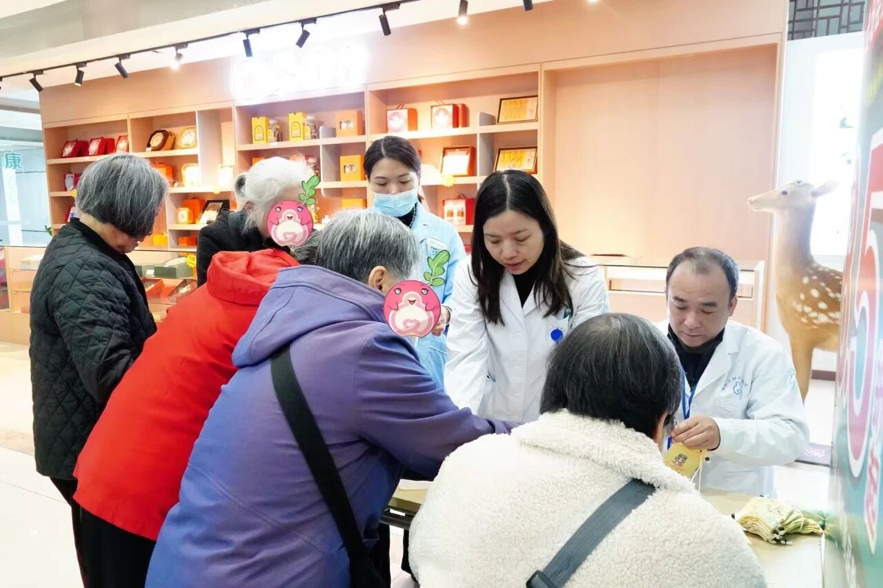 【医院动态】“妇幼·千金健康行”再度开展公益义诊 健康关怀零距离